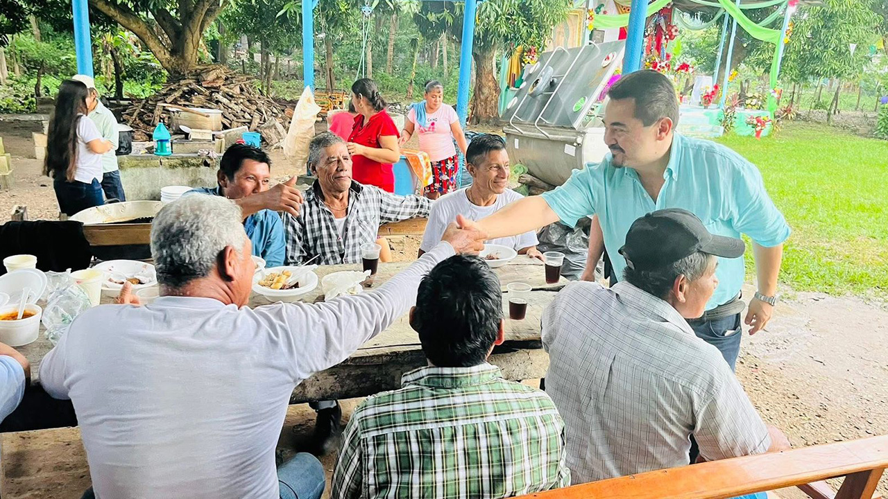 Diputado Julio Ernesto Gutiérrez Bocanegra convive con la Comunidad Guadalupana en Macuspana